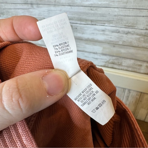 Aerie Offline Women’s Burnt Orange Ribbed Leggings size Medium - Picture 8 of 9